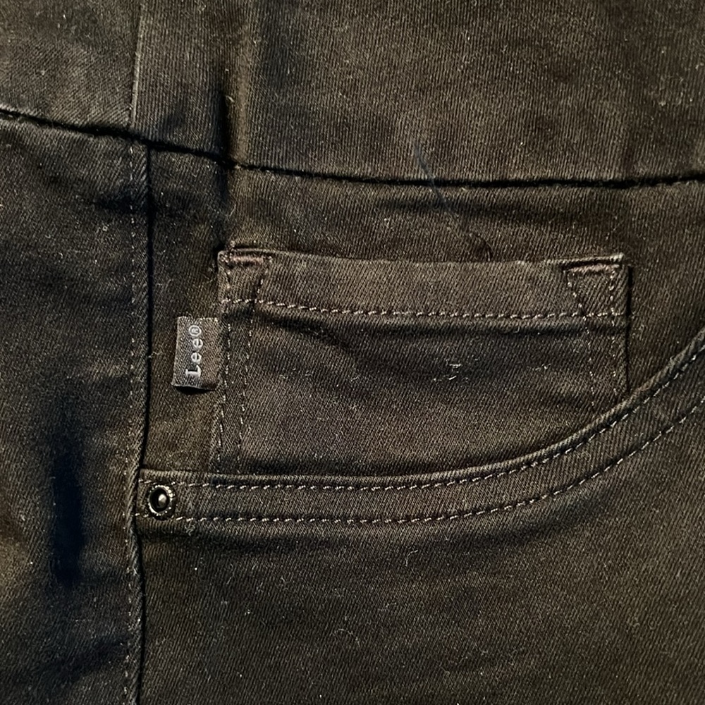 Lee Ladies pull on shorts Black Denim  Excellent Condition Size 16 very comfy.